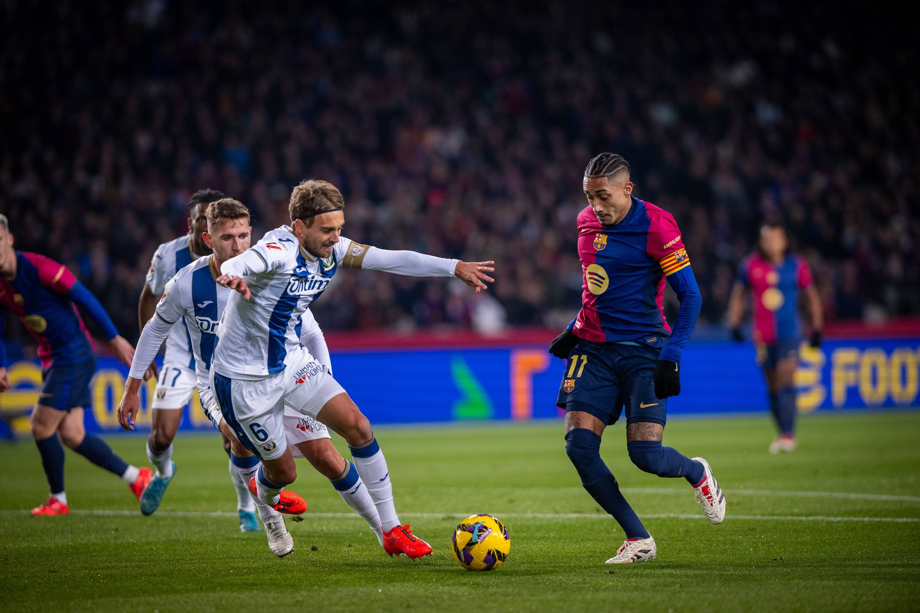 巴萨不敌瓦伦西亚，西甲球队遭遇挑战