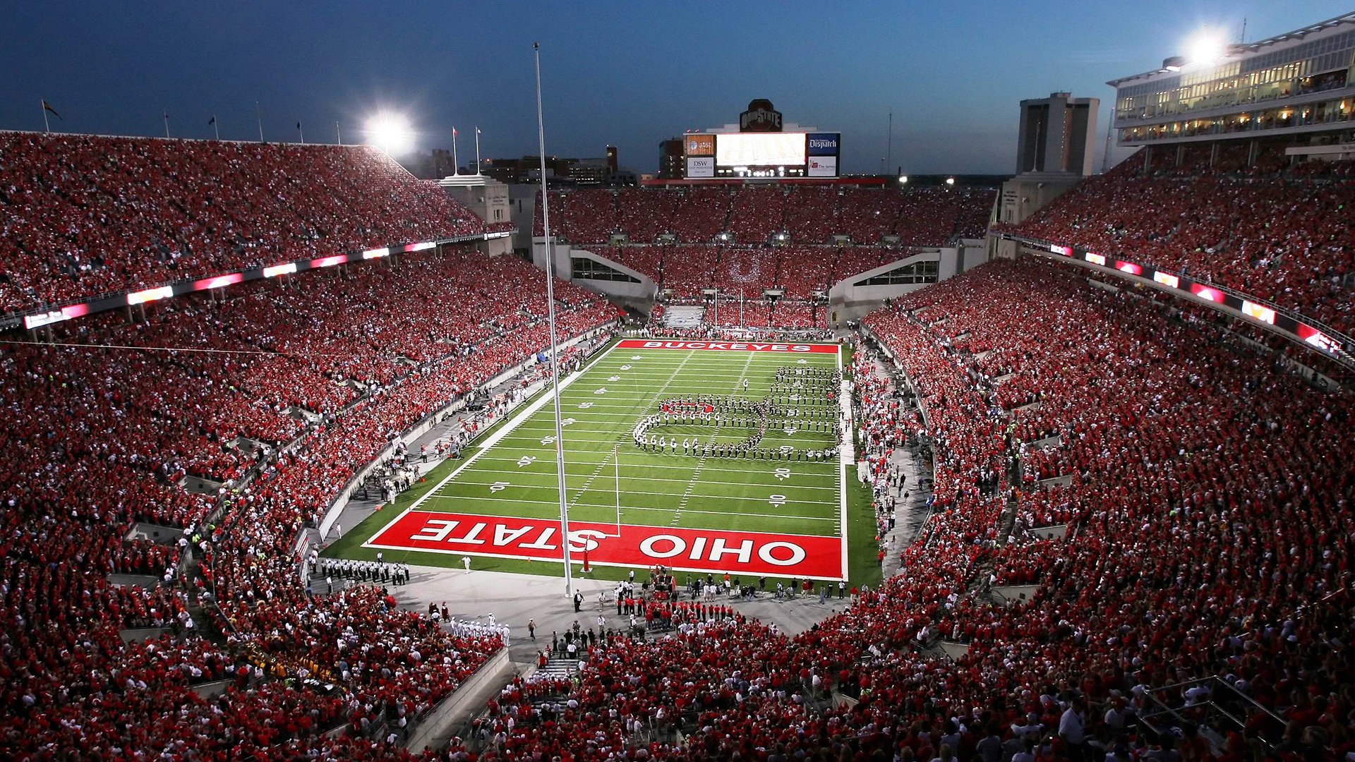 赛道与绿茵场,F1年度争冠焦点战与英伦双雄的足球交响