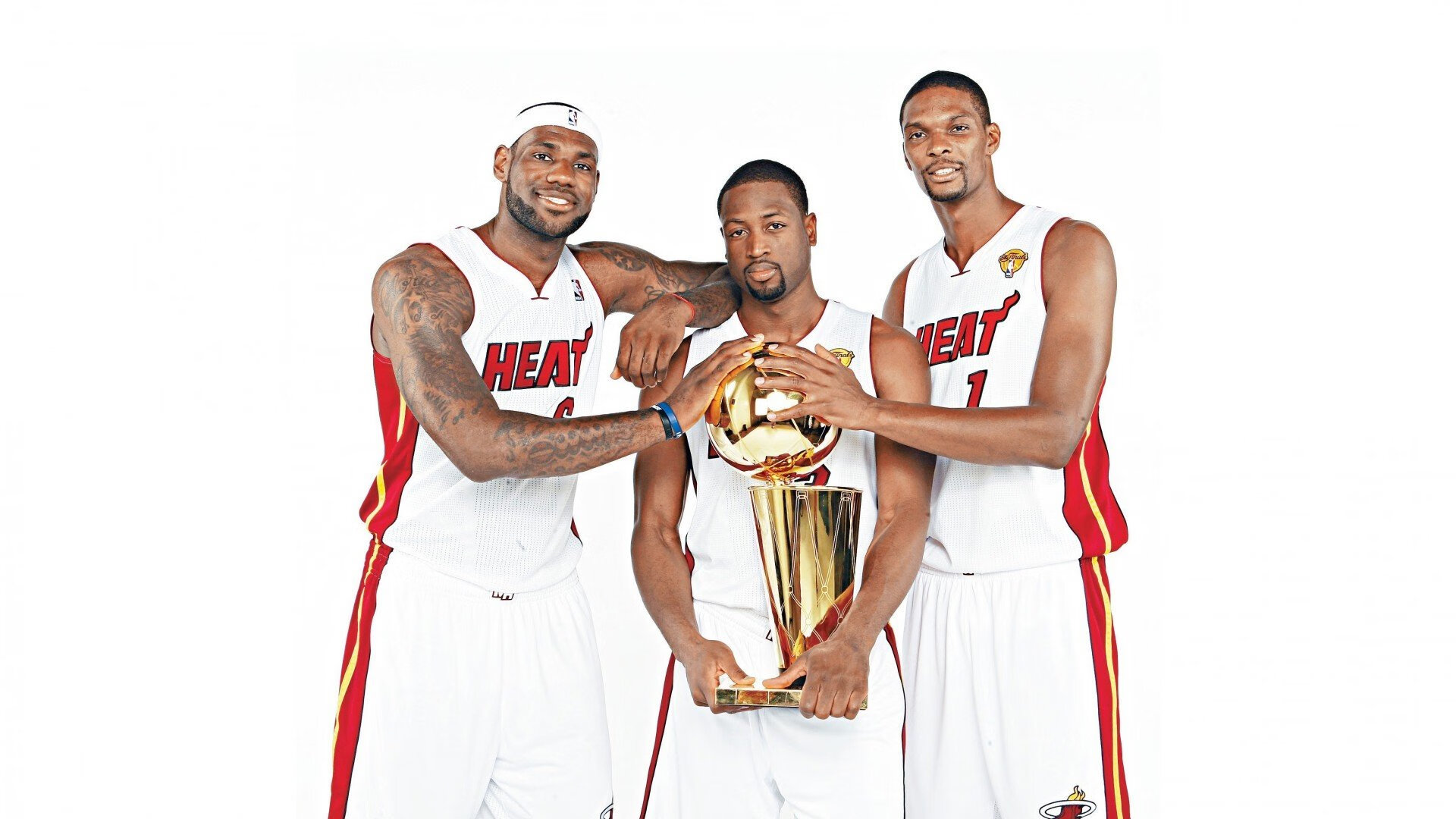 西亚卡姆统治全场,雷霆提前终结悬念,雄鹿王朝暗夜中的警钟